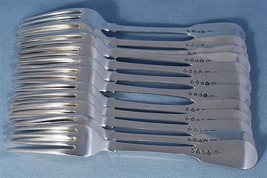 A set of twelve George IV silver fiddle pattern table forks, Length: 202 mm. Weight 25.5oz/808 grms